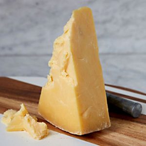 Long Clawson Montgomery English Cheddar Clothbound cuts 27 lb
